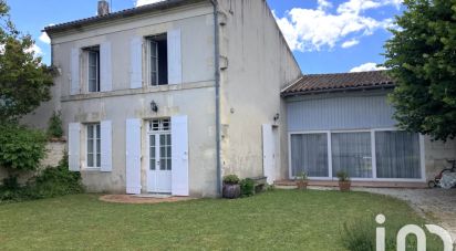 Traditional house 5 rooms of 186 m² in Saint-Georges-du-Bois (17700)