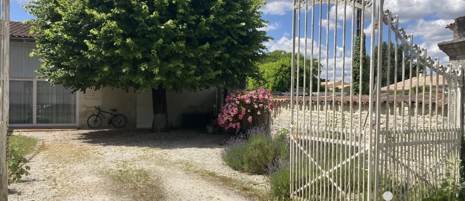 Maison traditionnelle 6 pièces de 186 m² à Saint-Georges-du-Bois (17700)