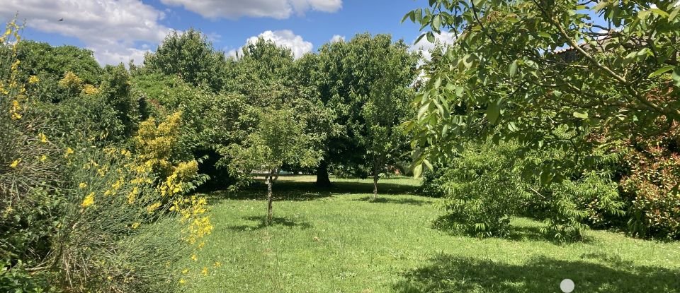 Maison traditionnelle 6 pièces de 186 m² à Saint-Georges-du-Bois (17700)