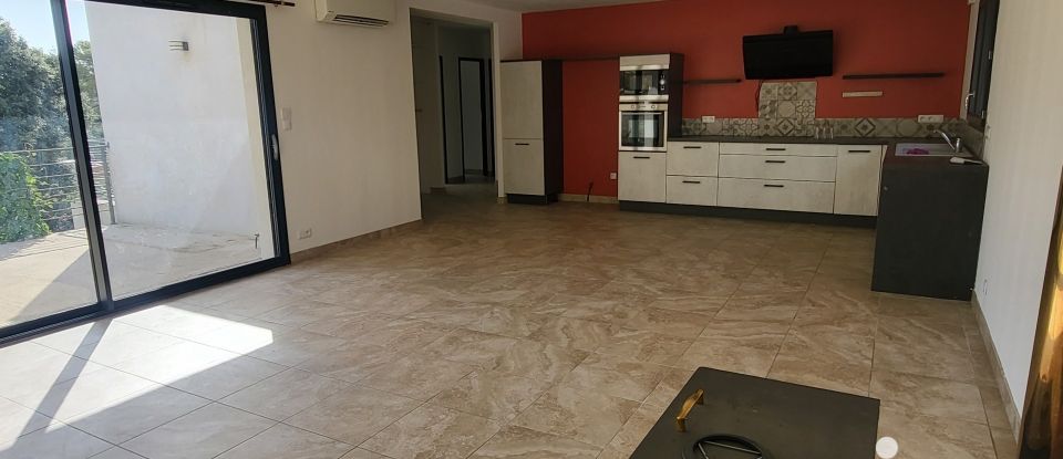 Maison 4 pièces de 92 m² à Nîmes (30900)