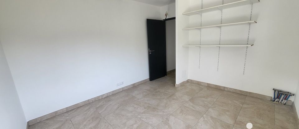 Maison 4 pièces de 92 m² à Nîmes (30900)