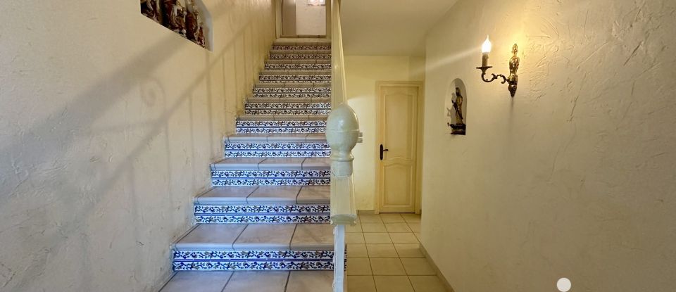 Maison traditionnelle 8 pièces de 165 m² à Roquebrune-sur-Argens (83380)