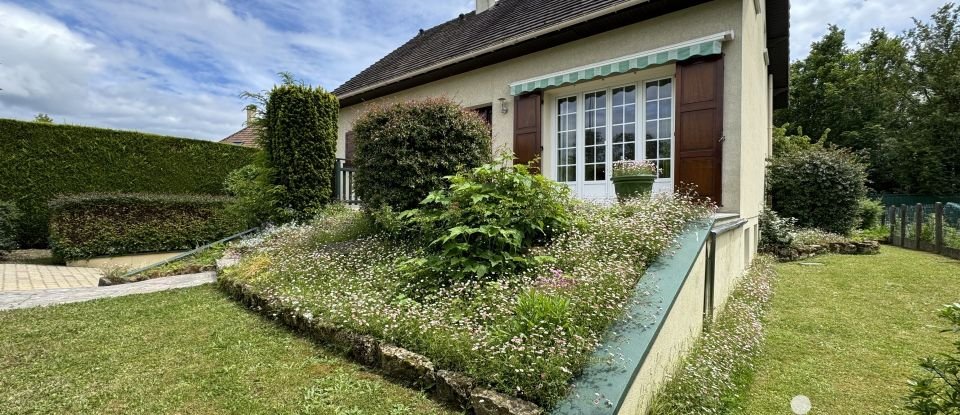 Traditional house 6 rooms of 125 m² in Marolles-en-Hurepoix (91630)