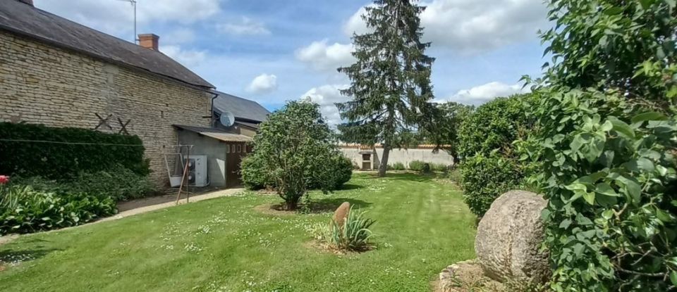 Country house 5 rooms of 101 m² in Angliers (86330)