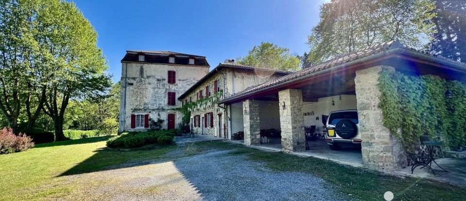 Castle 25 rooms of 1,500 m² in Saint-Palais (64120)