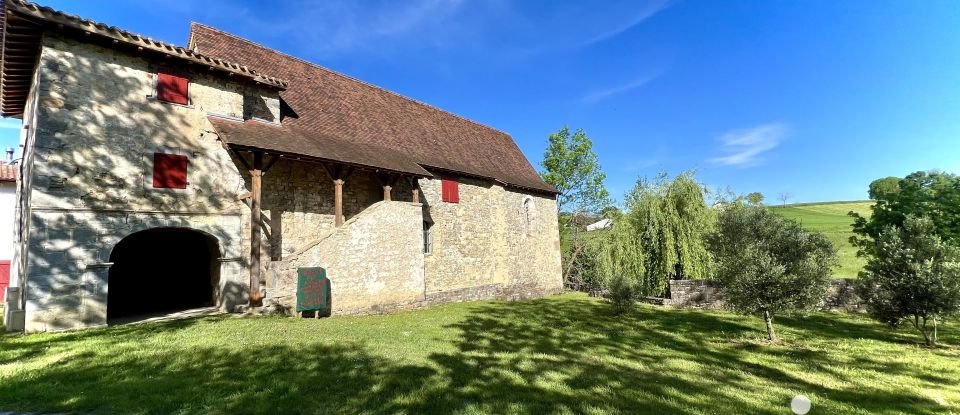 Castle 25 rooms of 1,500 m² in Saint-Palais (64120)