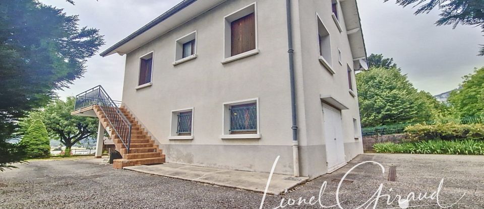 Maison 5 pièces de 130 m² à Saint-Laurent-du-Pont (38380)