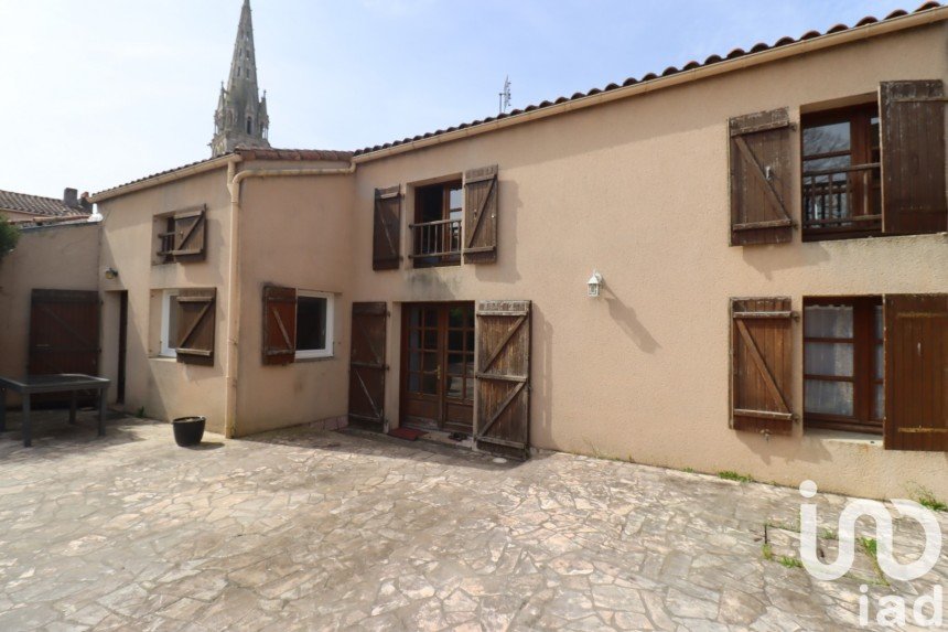 Town house 7 rooms of 126 m² in Sainte-Cécile (85110)