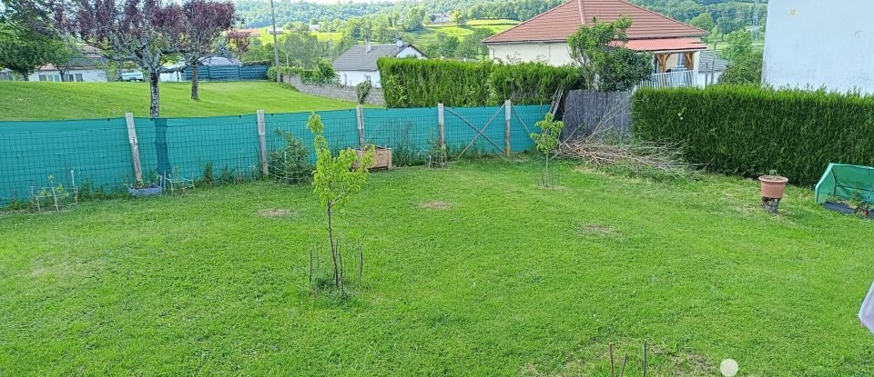 House 6 rooms of 114 m² in Jussac (15250)