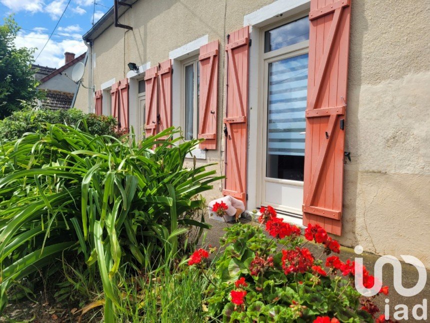 Longère 5 pièces de 84 m² à Saint-Pierre-les-Étieux (18210)