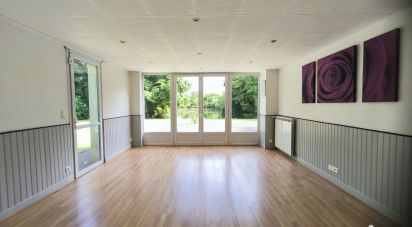 House 9 rooms of 217 m² in Saint-Avé (56890)