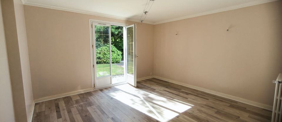 House 9 rooms of 217 m² in Saint-Avé (56890)