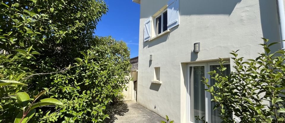 Maison traditionnelle 5 pièces de 175 m² à Saint-Loubès (33450)