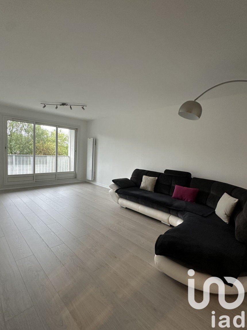 Apartment 3 rooms of 63 m² in Montmorency (95160)