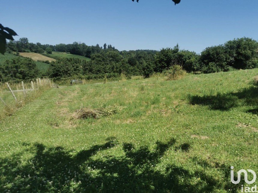 Land of 2,270 m² in Eyjeaux (87220)