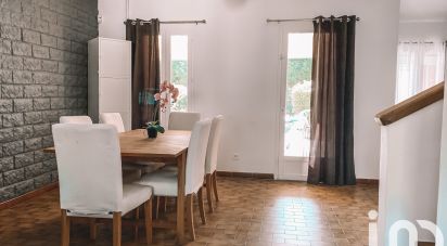 Maison traditionnelle 6 pièces de 160 m² à Cheval-Blanc (84460)
