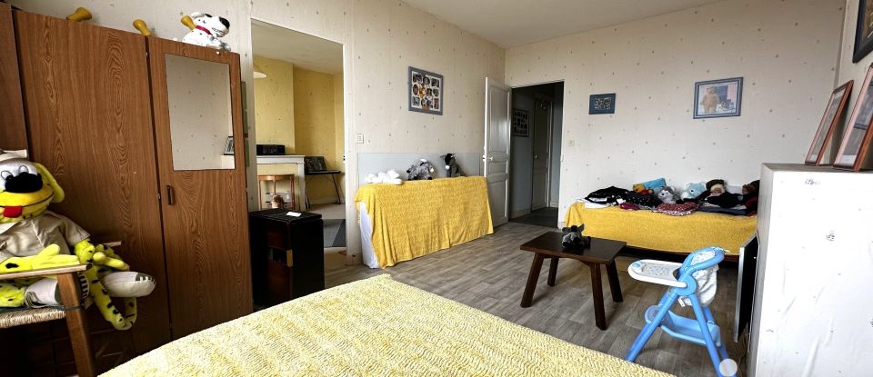 House 6 rooms of 150 m² in Villebernier (49400)