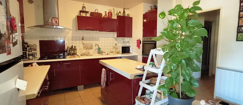 Apartment 3 rooms of 77 m² in Sain-Bel (69210)