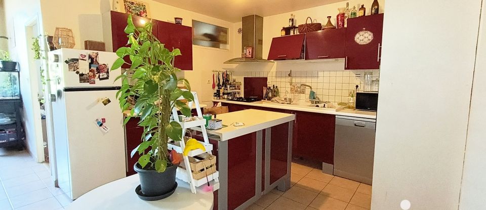 Apartment 3 rooms of 77 m² in Sain-Bel (69210)