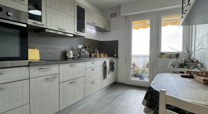 Apartment 4 rooms of 82 m² in La Rochelle (17000)
