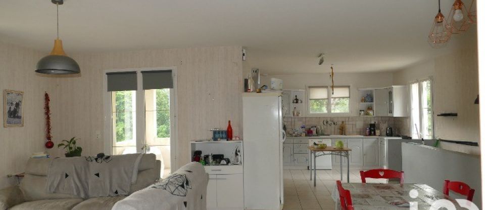 Pavilion 5 rooms of 116 m² in Condac (16700)