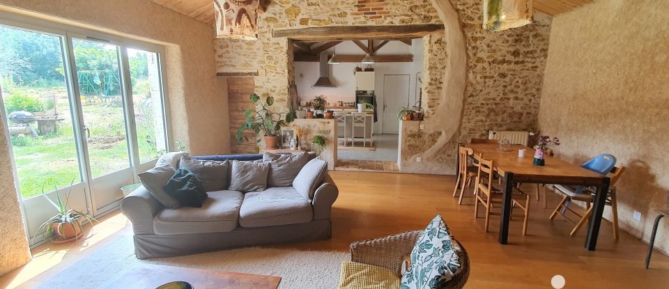 Country house 6 rooms of 146 m² in Le Champ-Saint-Père (85540)
