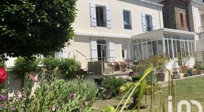 Mansion 11 rooms of 300 m² in Saint-Malo (35400)