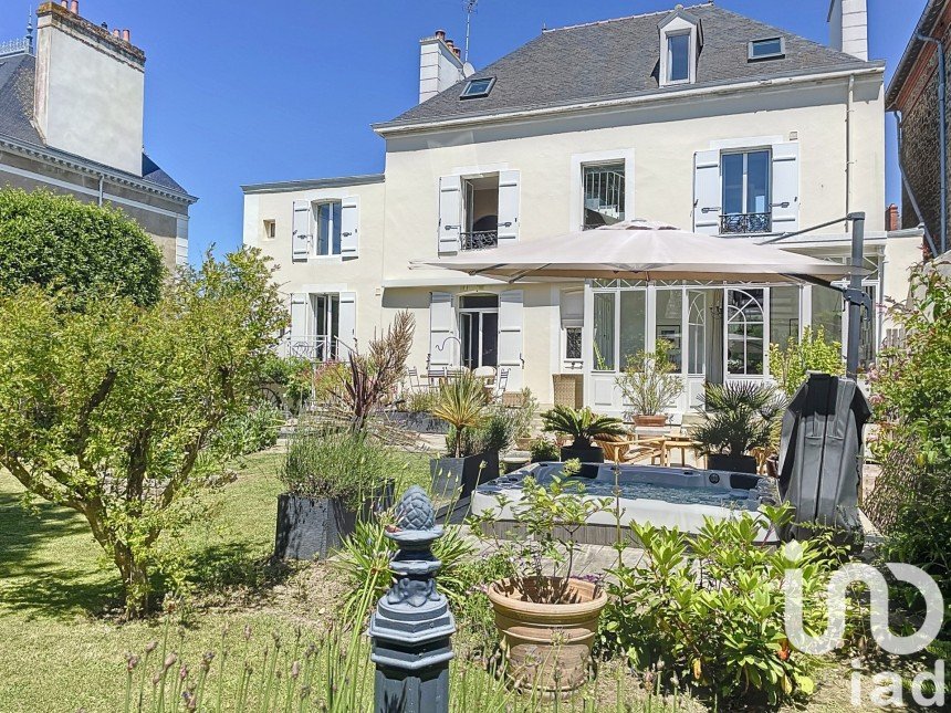 Mansion 11 rooms of 300 m² in Saint-Malo (35400)