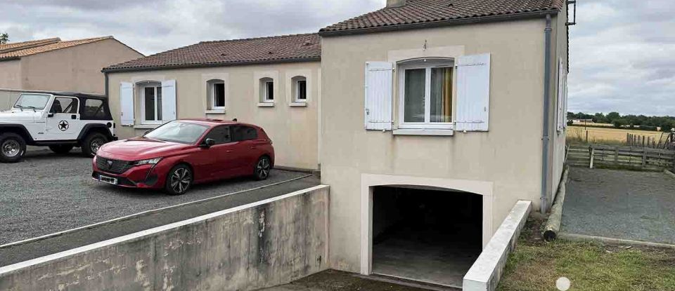 House 4 rooms of 123 m² in Saint-Hilaire-des-Loges (85240)