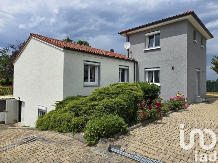 Traditional house 7 rooms of 152 m² in Beauregard-l'Évêque (63116)