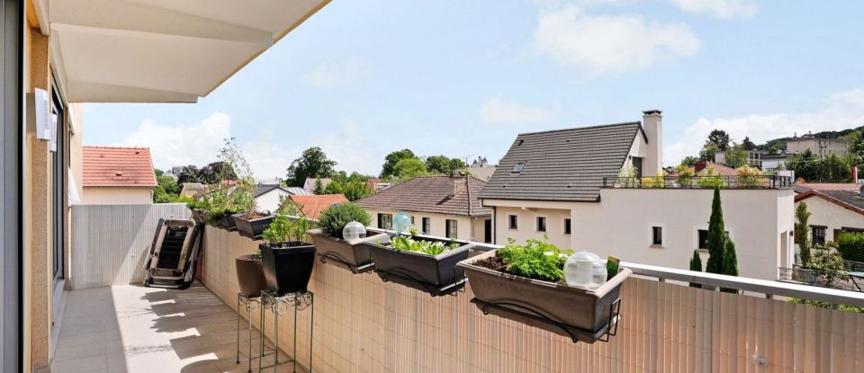 Apartment 4 rooms of 97 m² in Le Plessis-Robinson (92350)