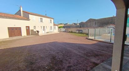 Maison 5 pièces de 125 m² à Saint-Léger-de-Montbrun (79100)