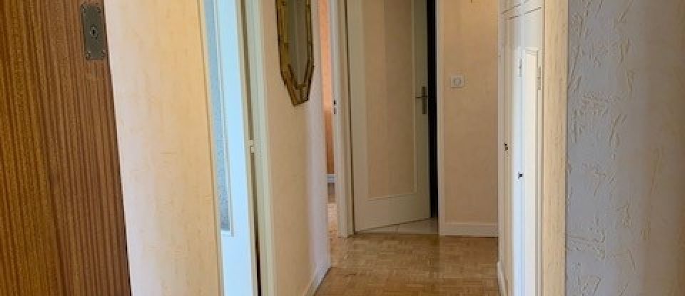 Apartment 4 rooms of 72 m² in Tours (37000)