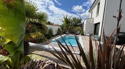 Architect house 5 rooms of 129 m² in Royan (17200)