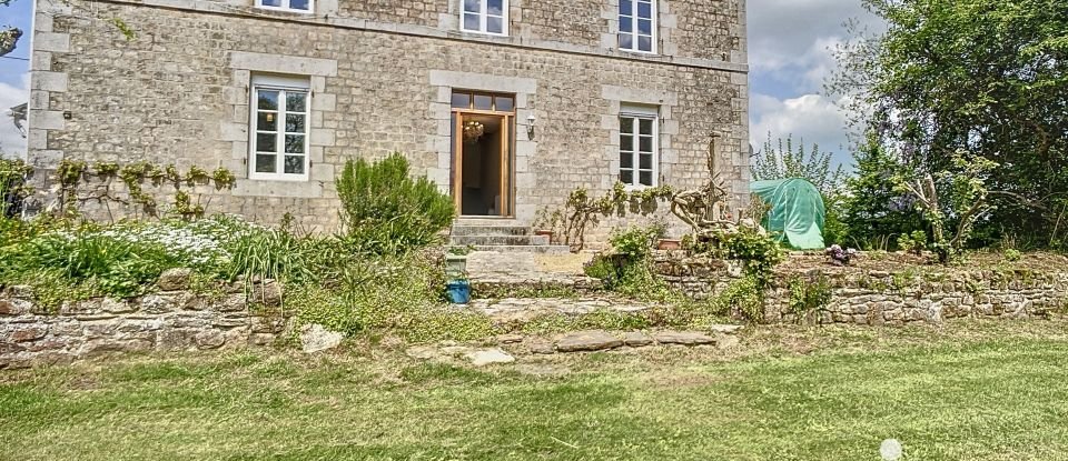 Maison de campagne 13 pièces de 378 m² à Savigny-le-Vieux (50640)