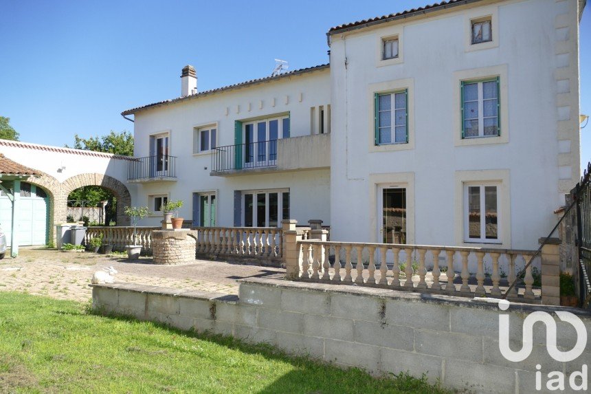 House 6 rooms of 145 m² in Villefagnan (16240)