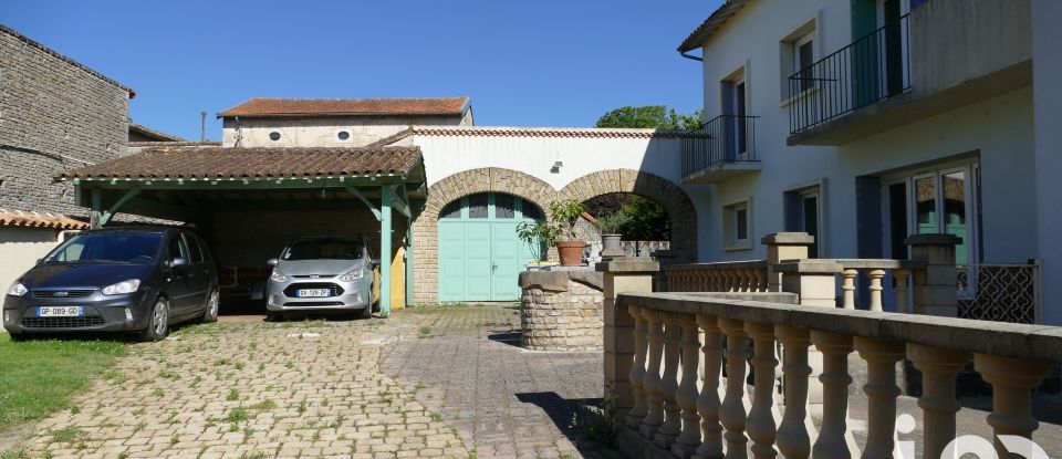 House 6 rooms of 145 m² in Villefagnan (16240)