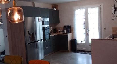 House 5 rooms of 117 m² in Chatuzange-le-Goubet (26300)