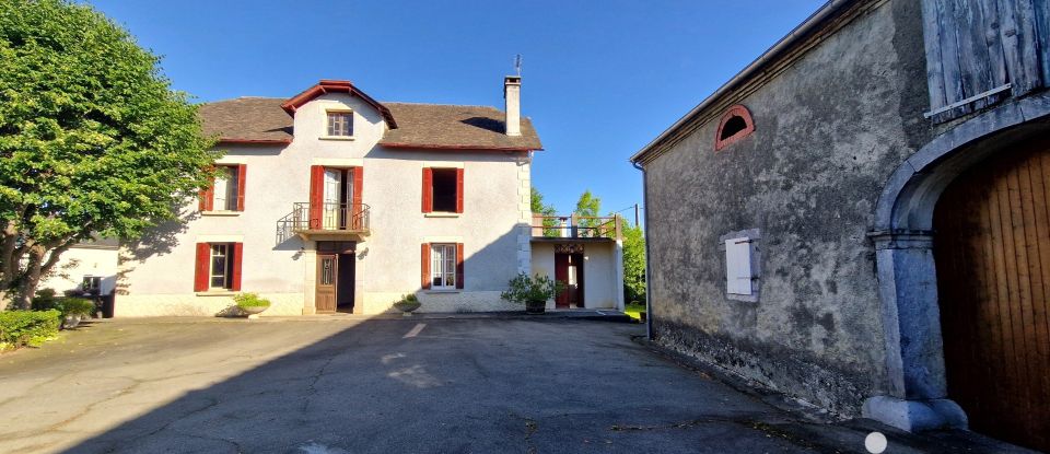 House 8 rooms of 240 m² in Lestelle-Bétharram (64800)