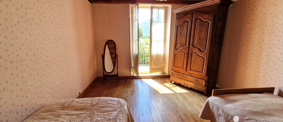 House 8 rooms of 240 m² in Lestelle-Bétharram (64800)