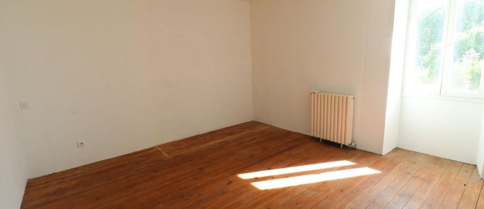 House 5 rooms of 128 m² in Saint-Martin-d'Ary (17270)