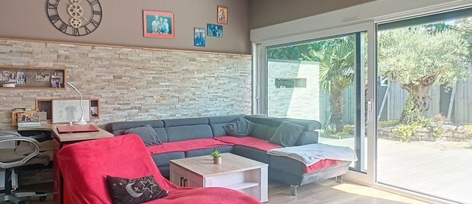 House 5 rooms of 160 m² in Saint-Jean-d'Elle (50810)