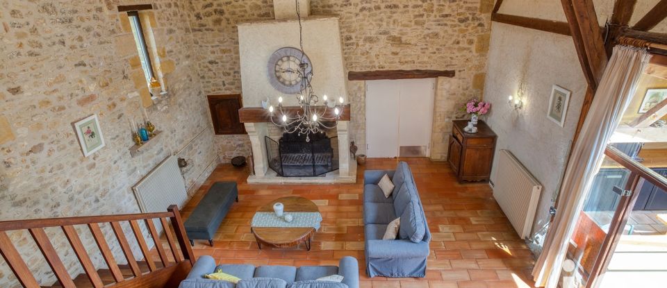 House 10 rooms of 345 m² in Les Eyzies-de-Tayac-Sireuil (24620)