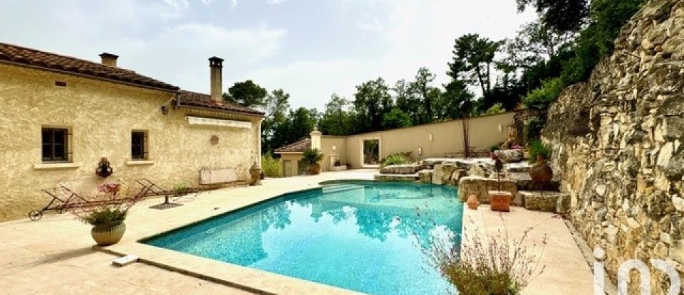 House 10 rooms of 290 m² in Pont-Saint-Esprit (30130)