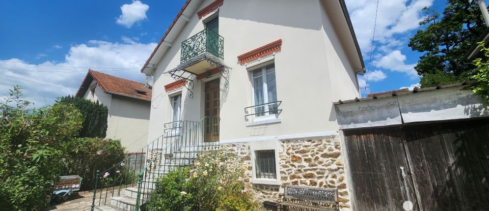 Traditional house 5 rooms of 101 m² in Livry-Gargan (93190)