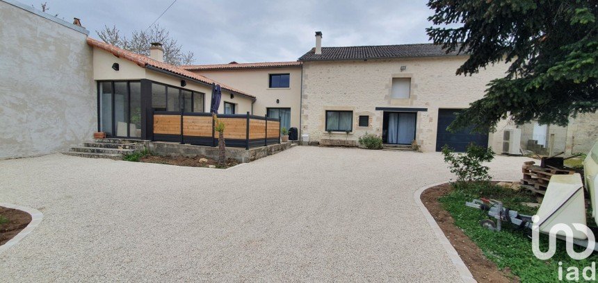 Longere 8 rooms of 180 m² in Mazerolles (86320)