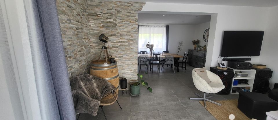 Longere 8 rooms of 180 m² in Mazerolles (86320)