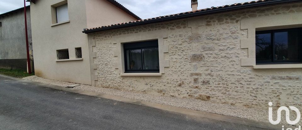 Longère 8 pièces de 180 m² à Mazerolles (86320)