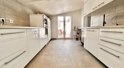 House 4 rooms of 105 m² in Rezé (44400)