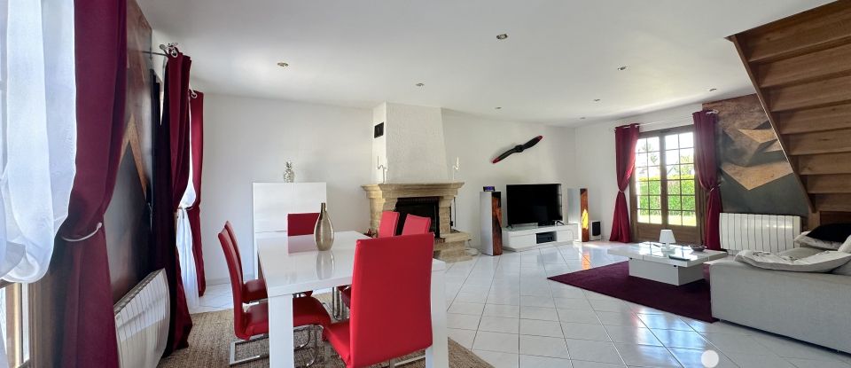 Maison 6 pièces de 130 m² à Plailly (60128)